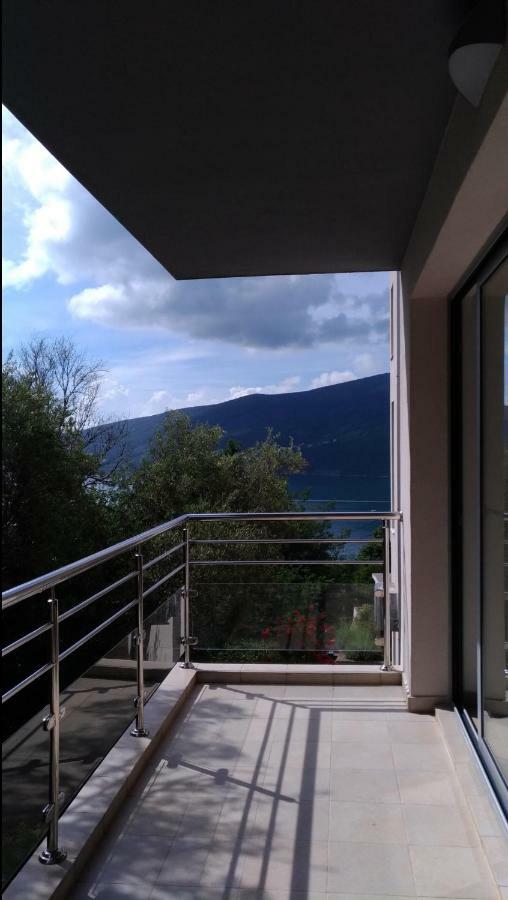 Apartments Acacia Hill Дженовичи Экстерьер фото