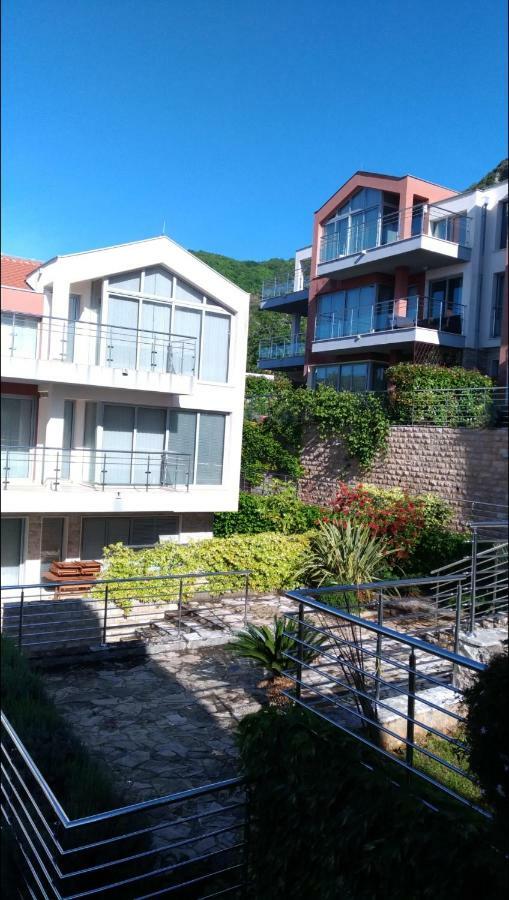 Apartments Acacia Hill Дженовичи Экстерьер фото
