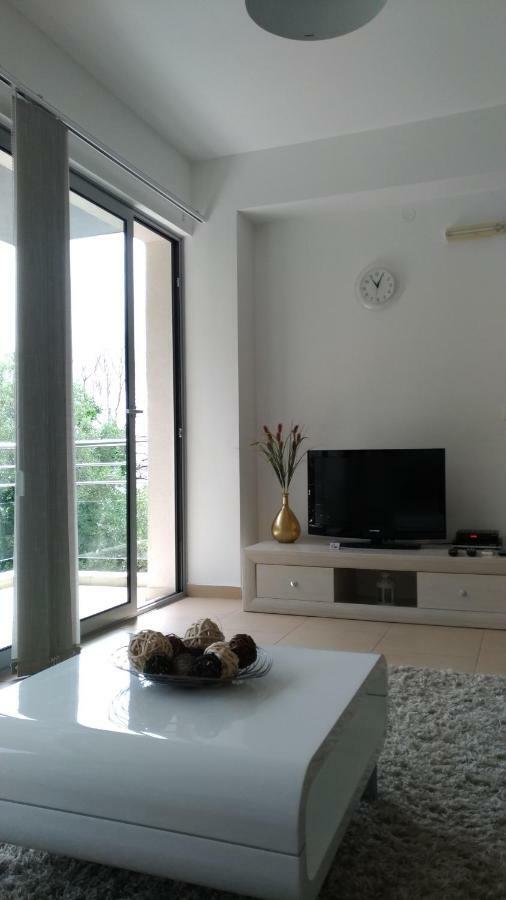 Apartments Acacia Hill Дженовичи Экстерьер фото